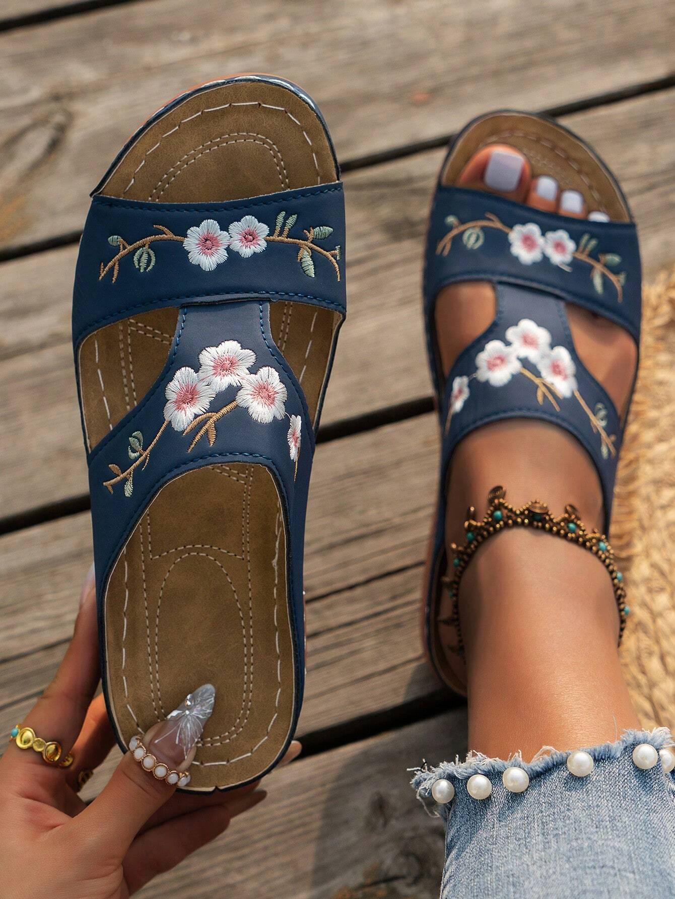 Nina - Blommiga sandaler